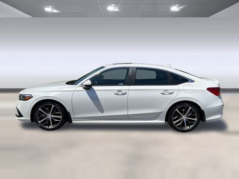 Used 2023 Honda Civic Touring image 2