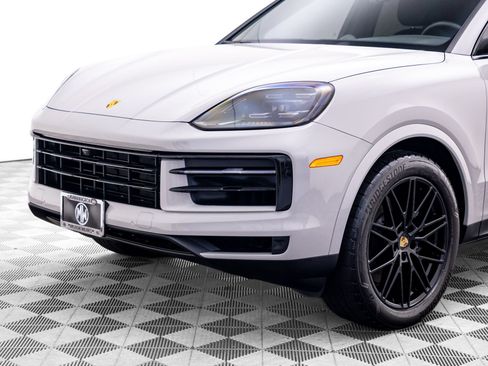 Used 2024 Porsche Cayenne Coupe AWD/4WD image 38