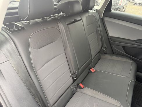 Used 2022 Volkswagen Taos SE image 17