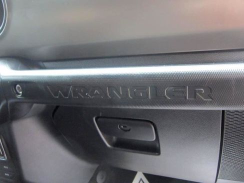 Used 2018 Jeep Wrangler Unlimited Sport AWD/4WD image 25