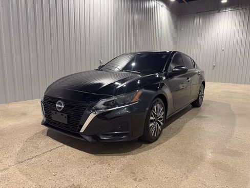 Used 2024 Nissan Altima 2.5 SV FWD image 1