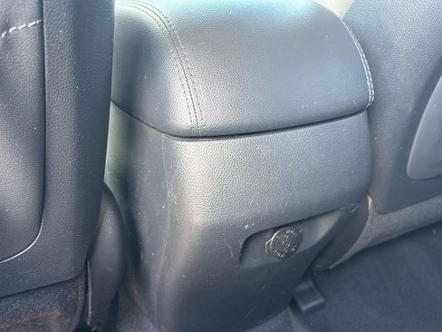 Used 2017 Hyundai Santa Fe SE AWD/4WD image 9