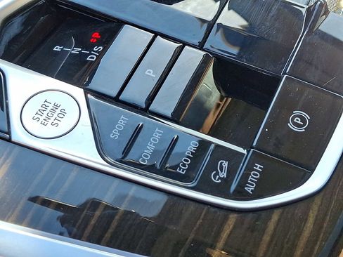 Used 2024 BMW X7 xDrive40i w/ Climate Comfort Package AWD/4WD image 25