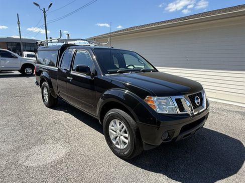 Used 2017 Nissan Frontier SV RWD image 4