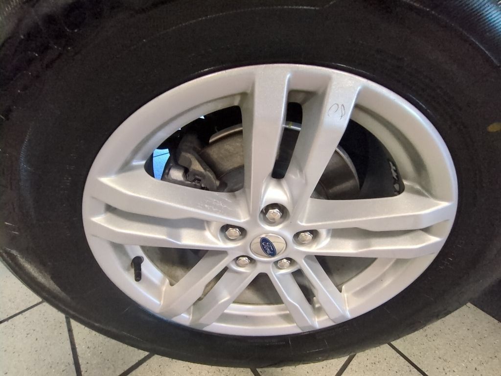 Used 2024 Ford Explorer XLT w/ Equipment Group 202A RWD image 26