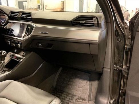 Certified 2022 Audi Q3 2.0T Premium w/ Convenience Package image 16