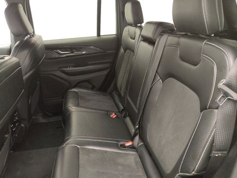 Used 2023 Jeep Grand Cherokee Altitude AWD/4WD image 18