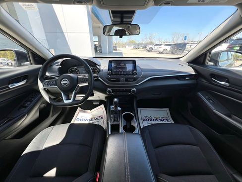 Used 2024 Nissan Altima 2.5 SV image 2