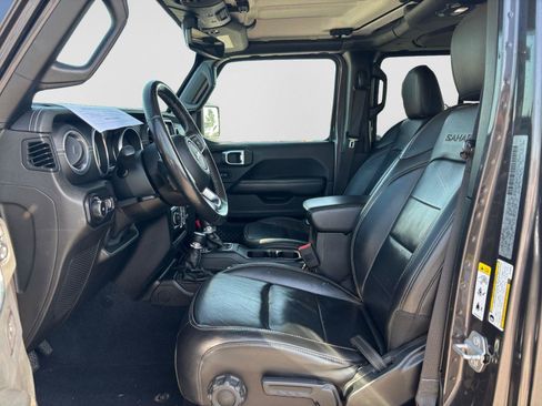 Used 2018 Jeep Wrangler Unlimited Sahara w/ Dual Top Group AWD/4WD image 10
