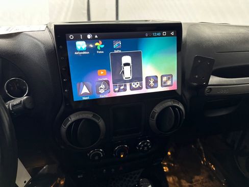 Used 2017 Jeep Wrangler Unlimited Sport w/ Connectivity Group AWD/4WD image 28