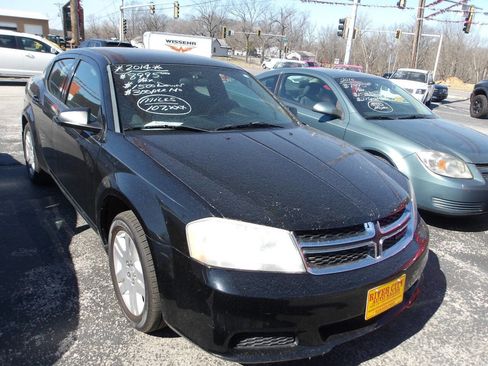 Used 2014 Dodge Avenger SE image 1