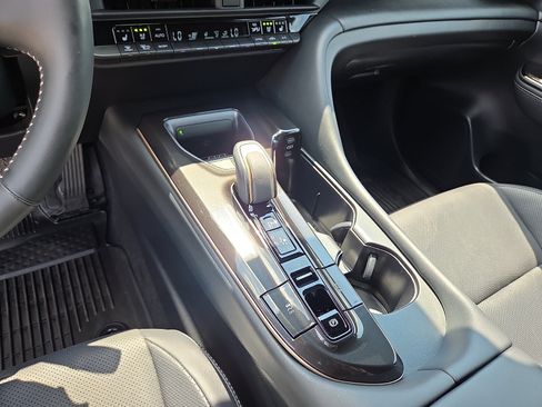 Used 2024 Toyota Crown Platinum AWD/4WD image 25