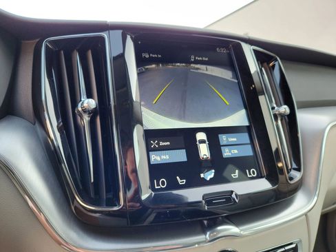 Used 2019 Volvo XC60 T5 Momentum w/ Multimedia Package image 14