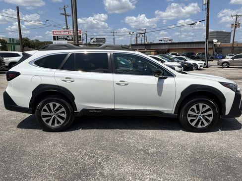 Used 2023 Subaru Outback Premium AWD/4WD image 2