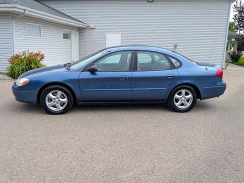 Used 2002 Ford Taurus SE FWD image 2