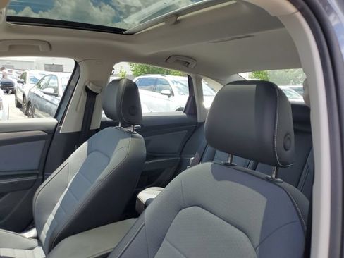 Used 2025 Volkswagen Jetta SE w/ Sunroof Package FWD image 16