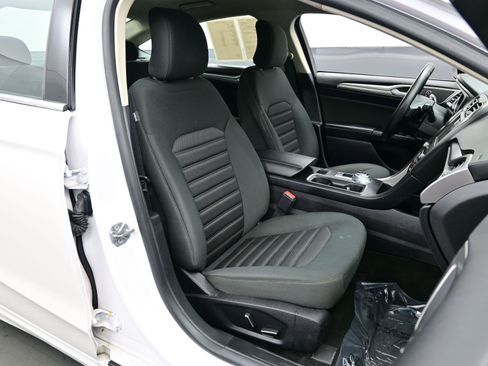 Used 2019 Ford Fusion SE image 14
