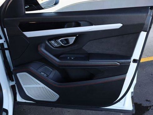 Used 2019 Lamborghini Urus AWD/4WD image 23