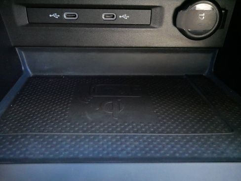 Certified 2022 Volkswagen Taos SE image 29