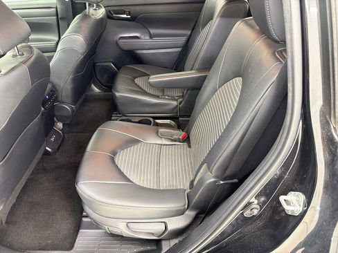 Used 2023 Toyota Highlander XSE image 15