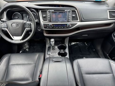 Used 2015 Toyota Highlander XLE AWD/4WD image 12