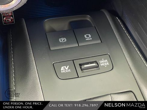 Used 2023 Toyota Venza XLE image 35