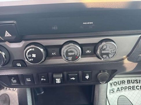 Used 2020 Toyota Tacoma TRD Off-Road w/ Technology Package image 18