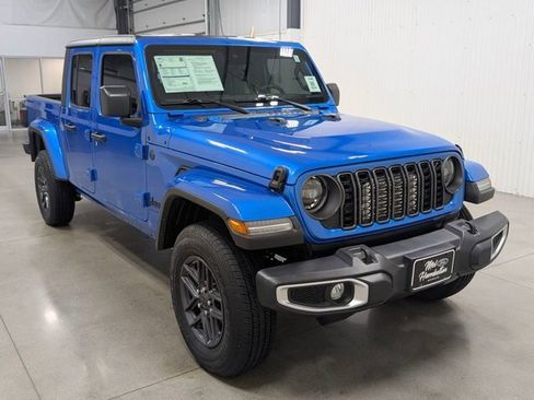 Used 2024 Jeep Gladiator Sport image 5