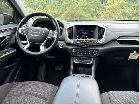 Used 2024 GMC Terrain SLE FWD image 3