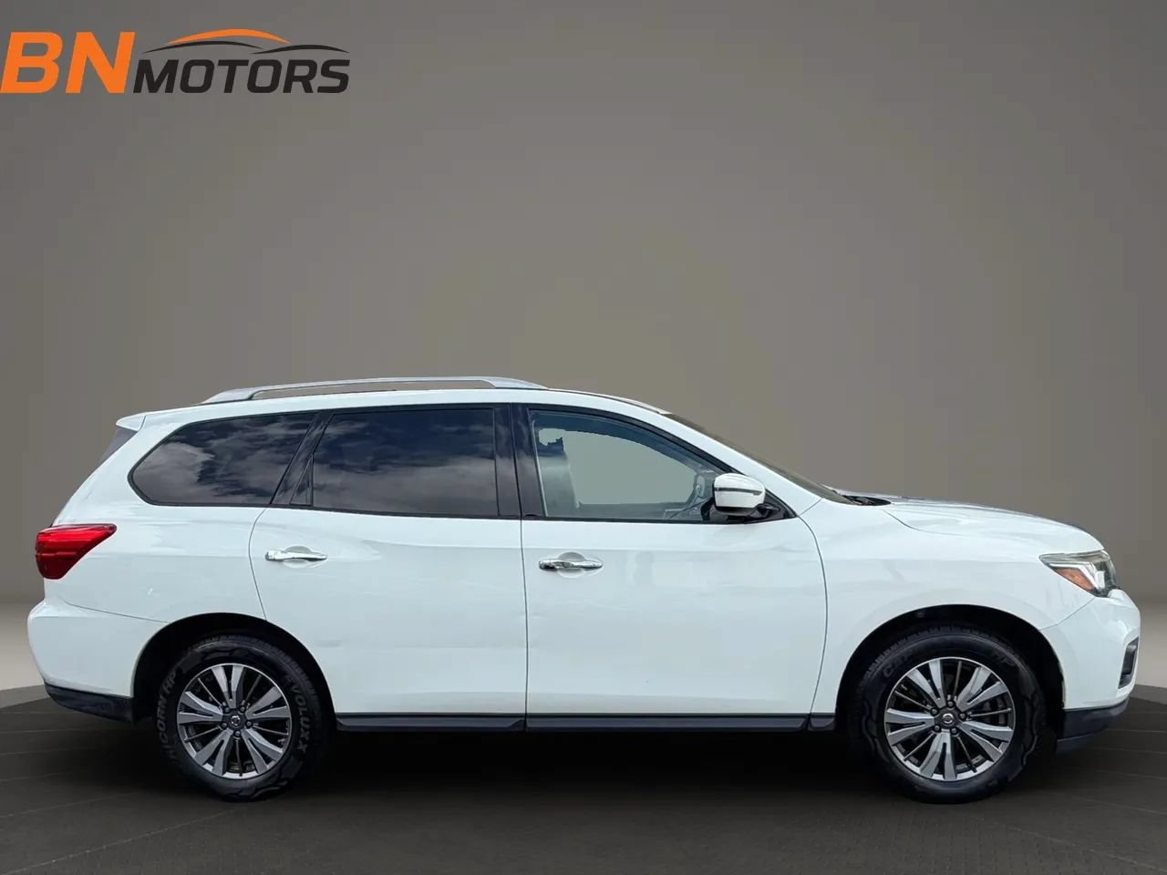 Used 2018 Nissan Pathfinder SV AWD/4WD image 4