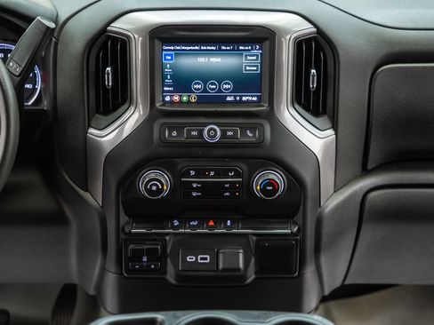 Used 2021 Chevrolet Silverado 1500 Custom Trail Boss w/ Safety Confidence Package AWD/4WD image 23