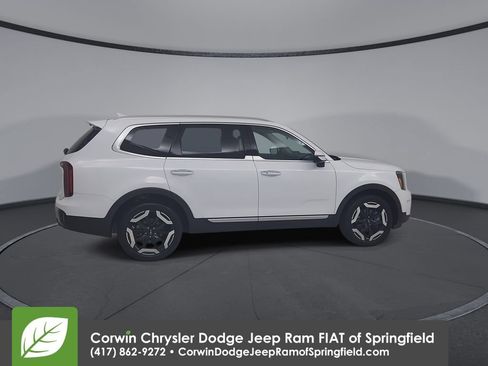Used 2025 Kia Telluride S FWD image 16