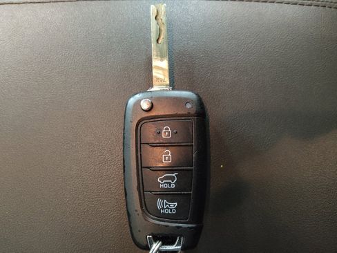 Used 2019 Hyundai Santa Fe SE FWD image 32