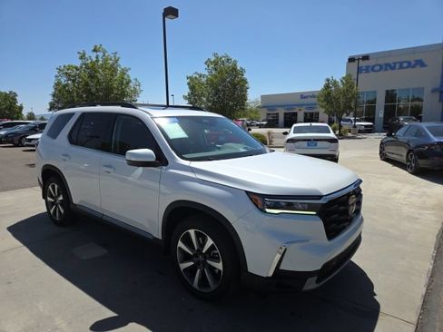 Certified 2023 Honda Pilot Elite image 3