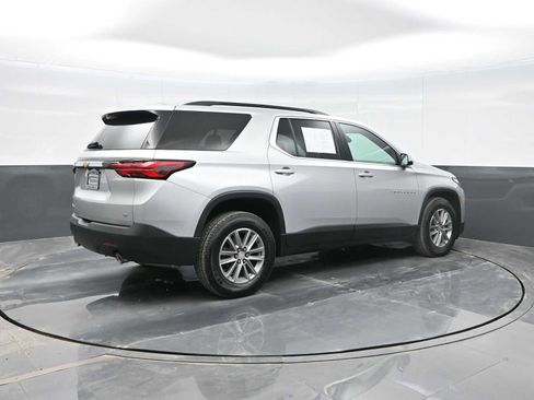 Used 2022 Chevrolet Traverse LT image 8