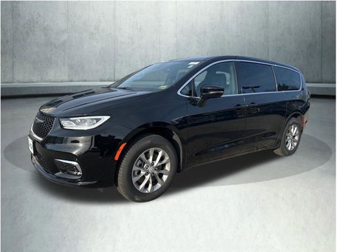 New 2026 Chrysler Pacifica Limited image 1