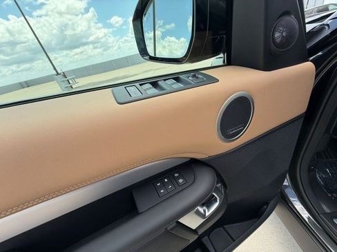 New 2026 Land Rover Discovery Limited Edition AWD/4WD image 11