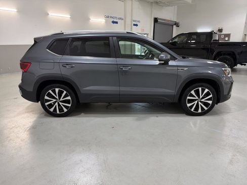 Certified 2022 Volkswagen Taos SE AWD/4WD image 8