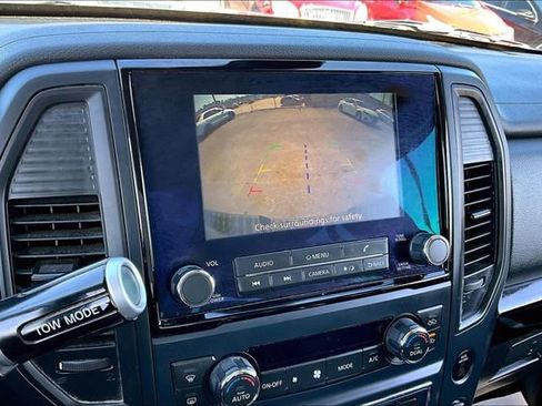 Used 2024 Nissan Titan SV w/ SV Convenience Package image 9