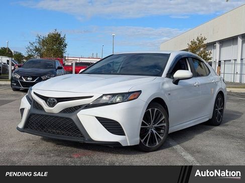 Used 2020 Toyota Camry SE image 1