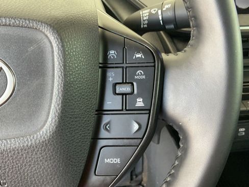 Used 2024 Toyota Prius FWD image 12