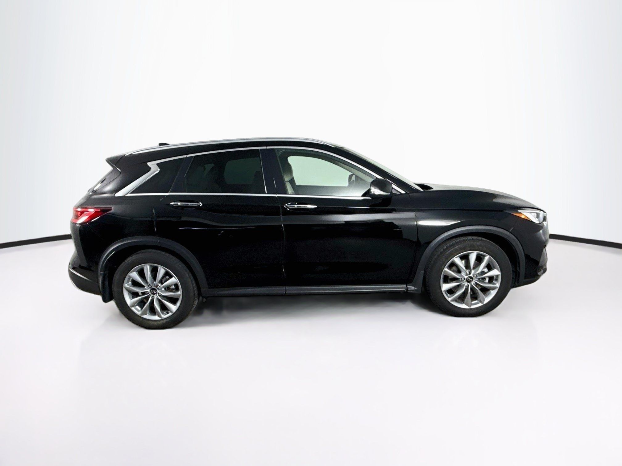Used 2022 INFINITI QX50 Essential FWD image 2