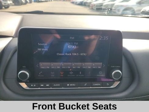 Used 2023 Nissan Rogue S image 8