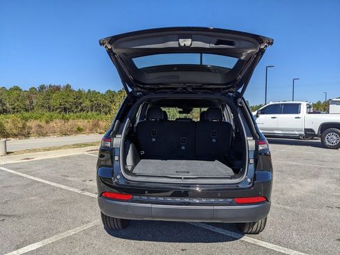 New 2025 Jeep Grand Cherokee Limited w/ Black Appearance Package image 40