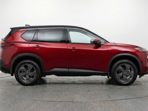 Used 2025 Nissan Rogue SV image 11