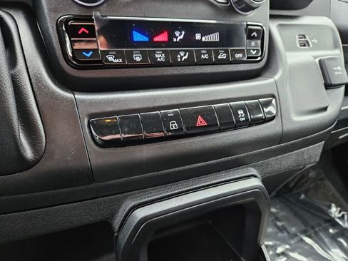 Used 2025 RAM ProMaster 2500 w/ Convenience Group image 25