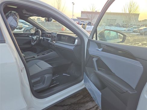 New 2026 Volkswagen Tiguan SE R-Line image 25