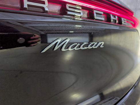 Certified 2025 Porsche Macan image 17