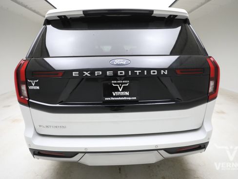 Used 2025 Ford Expedition Platinum AWD/4WD image 4