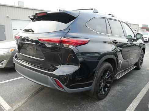 Used 2023 Toyota Highlander XLE FWD image 8
